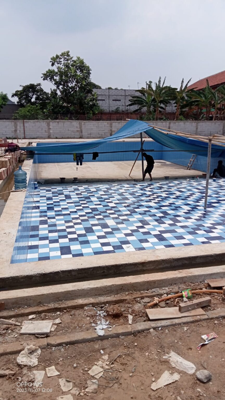 Project Pembuatan Kolam Renang - Spesialis Kontraktor Kolam Renang Jawa Timur, Jasa Pembuatan Kolam Renang, Kontraktor Kolam Renang Indonesia,